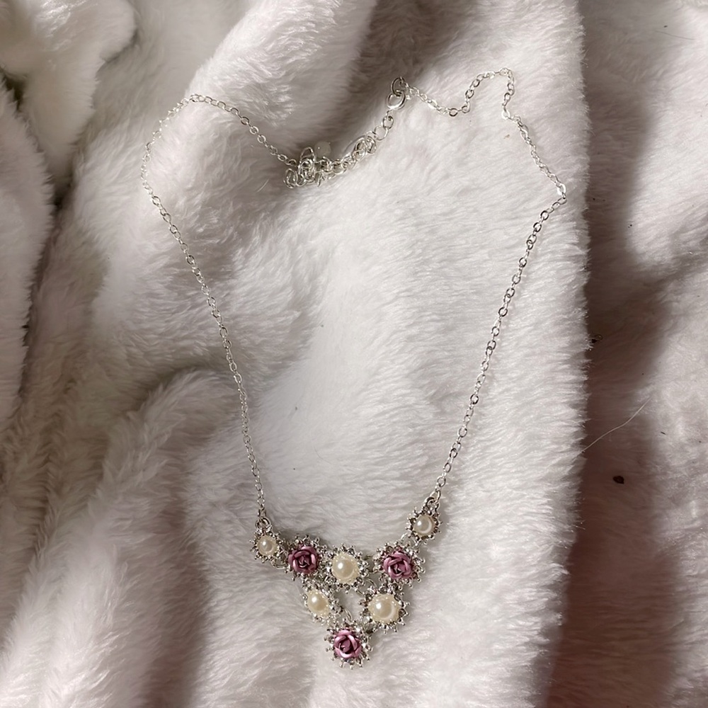 Beautiful Vintage SHA Rose and Pearl Necklace